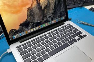 Мастер завершил ремонт клавиш на Macbook в сервис центре ICEBERG